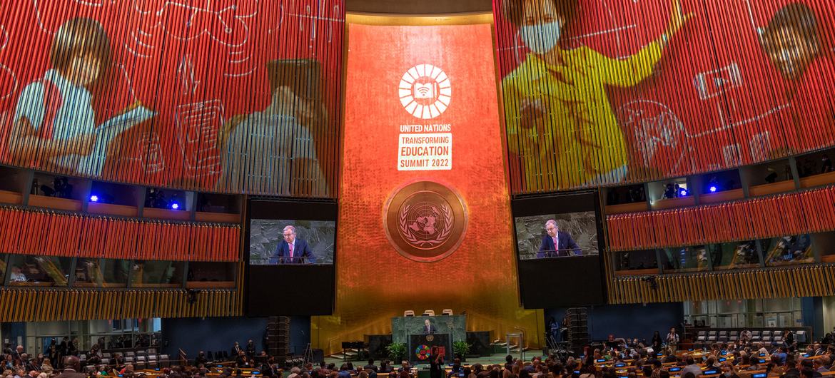 Before speaking at the UN Transforming Global Education Summit, Secretary-General António Guterres addresses the SDG Moment in the General Assembly Hall.