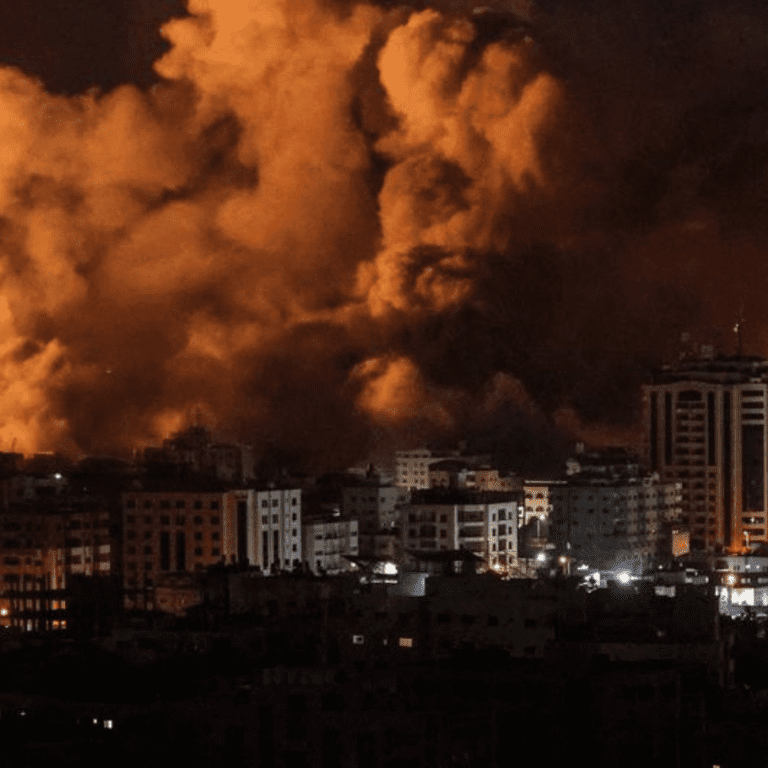 Air strikes on Gaza are continuing