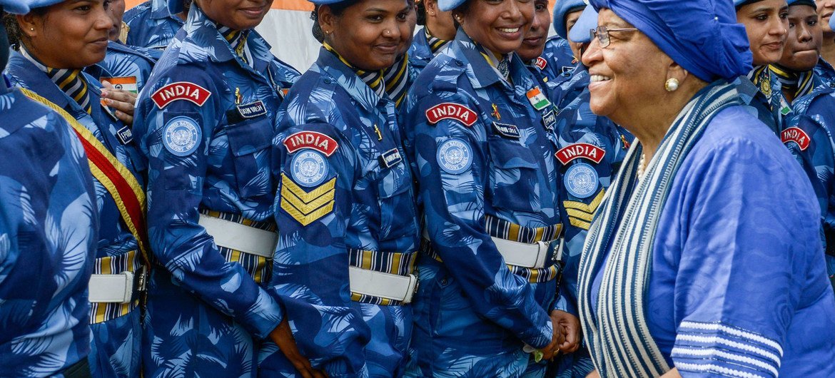 President Ellen Johnson-Sirleaf (left) with members of the all-female Indian Formed Police Unit serving with the UN Mission in Liberia in February 2016. 