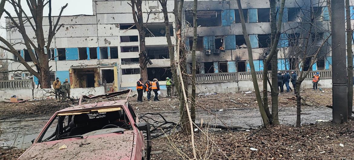 A maternity care facility in Dnipro severely damaged in air strikes. (file)