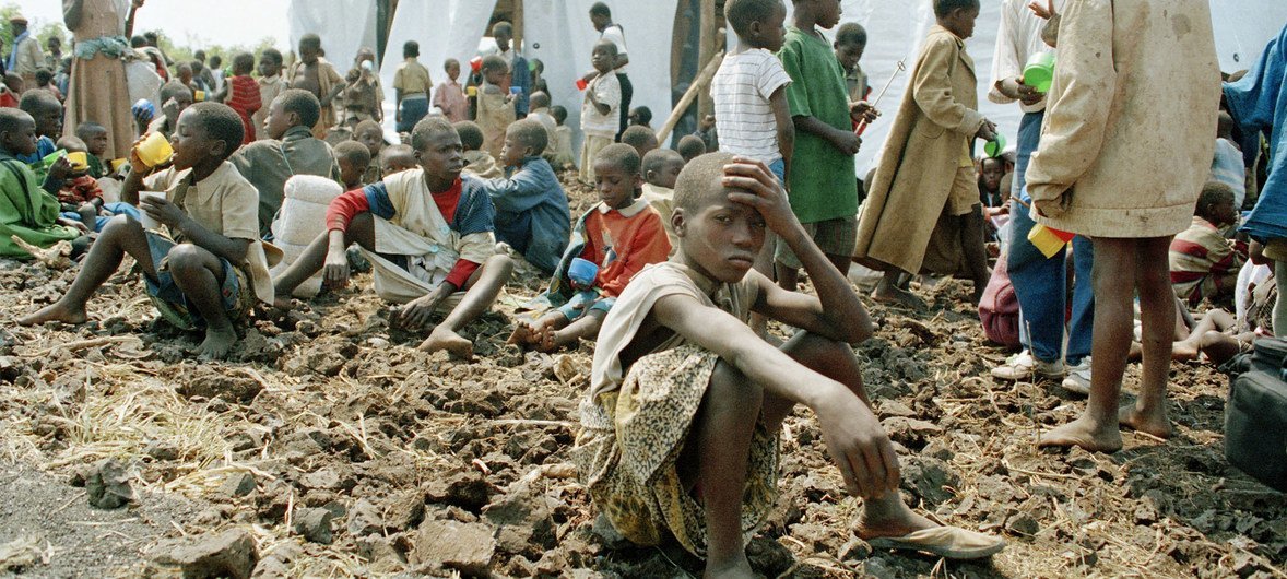 Rwandan children who had lost their parents rest at Ndosha camp in Goma on 25 July 1994. (file)